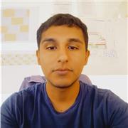 Profesor de matemáticas enfocado para alumnos de primaria y secundaria para una mejor comprensión en el curso